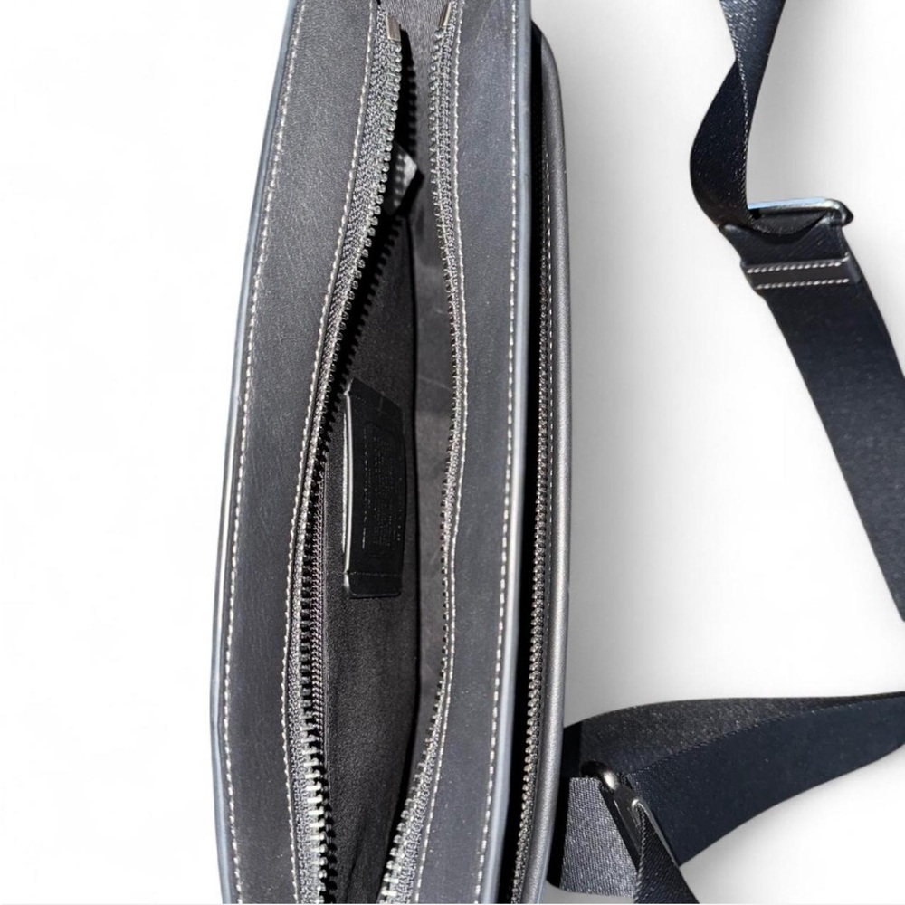 New Without Tags Sailboat Coach Cross Body Bag - Picture 4 of 5